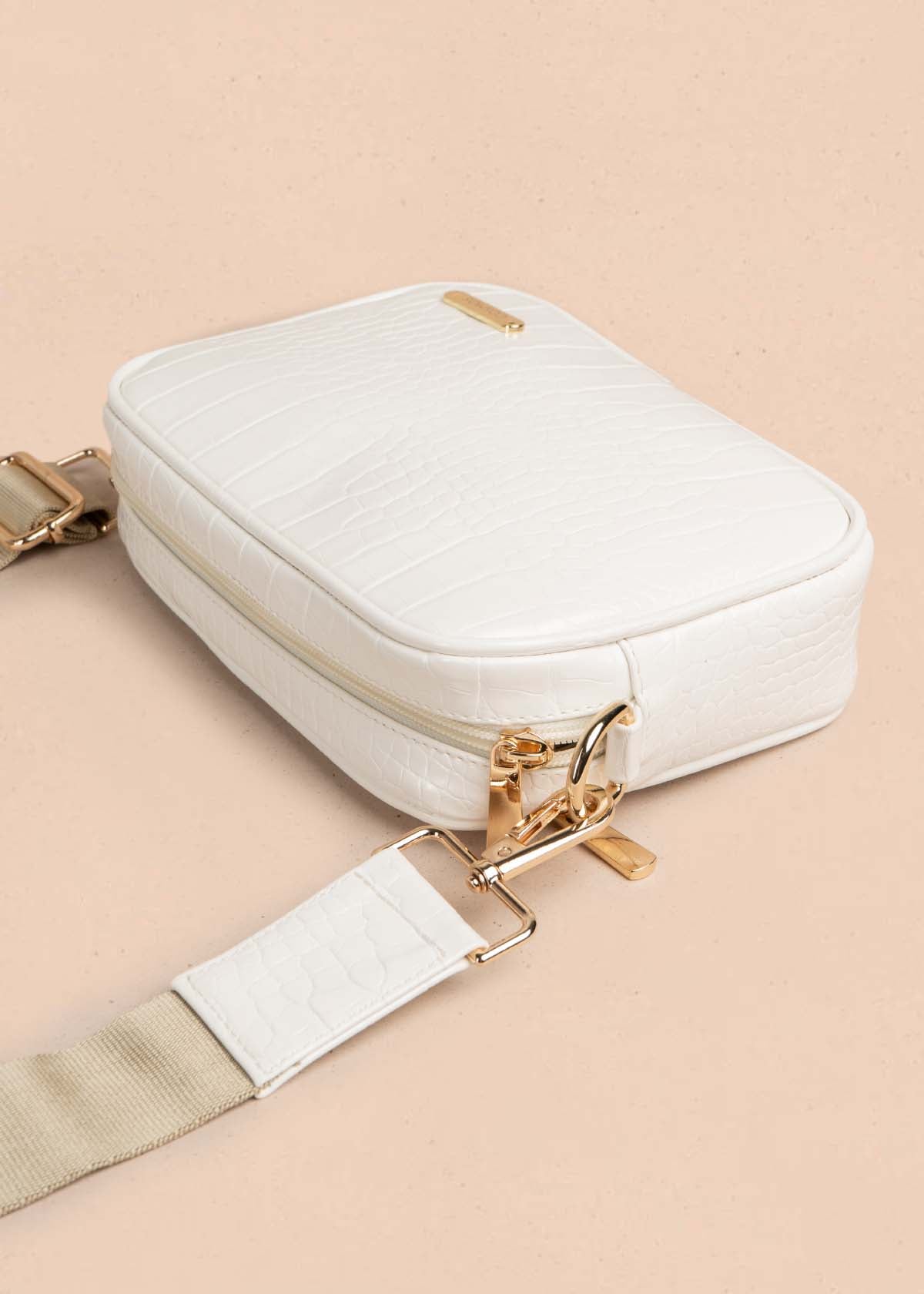 Bolso manos libres color blanco con textura croco 105565