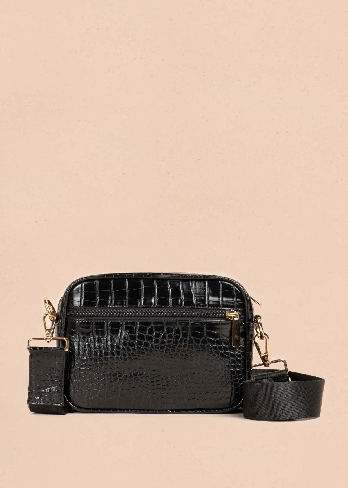 Bolso manos libres color negro con textura croco 105565