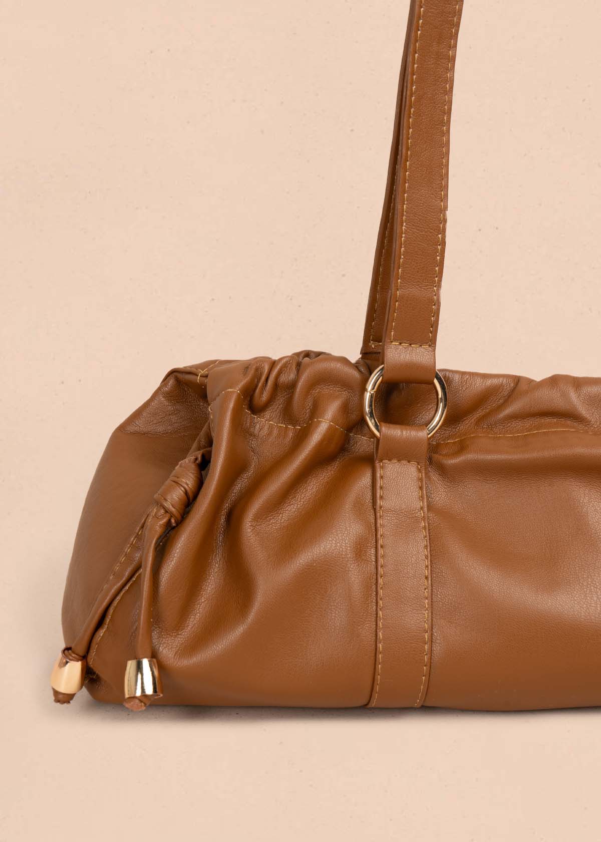 Bolso cartera color camel con recogido 105567