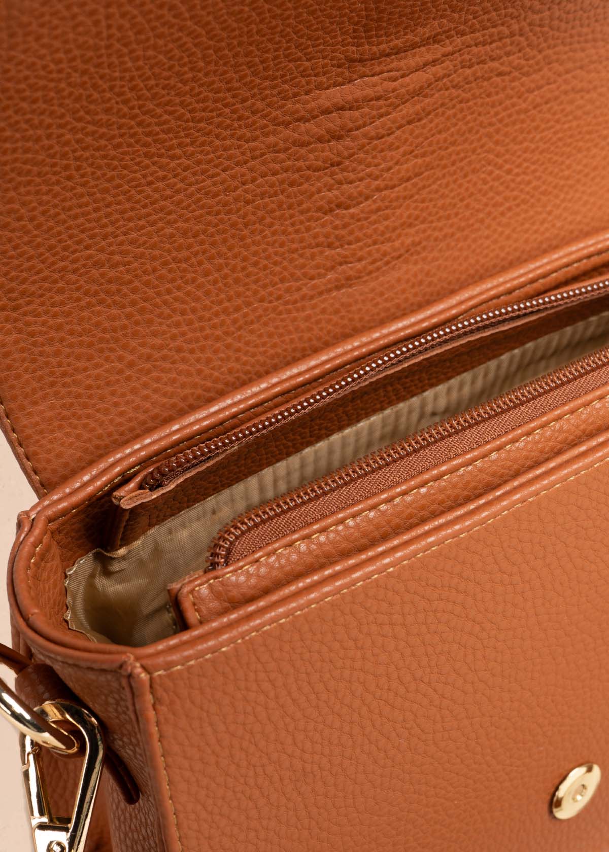 Bolso manos libres color camel 105568