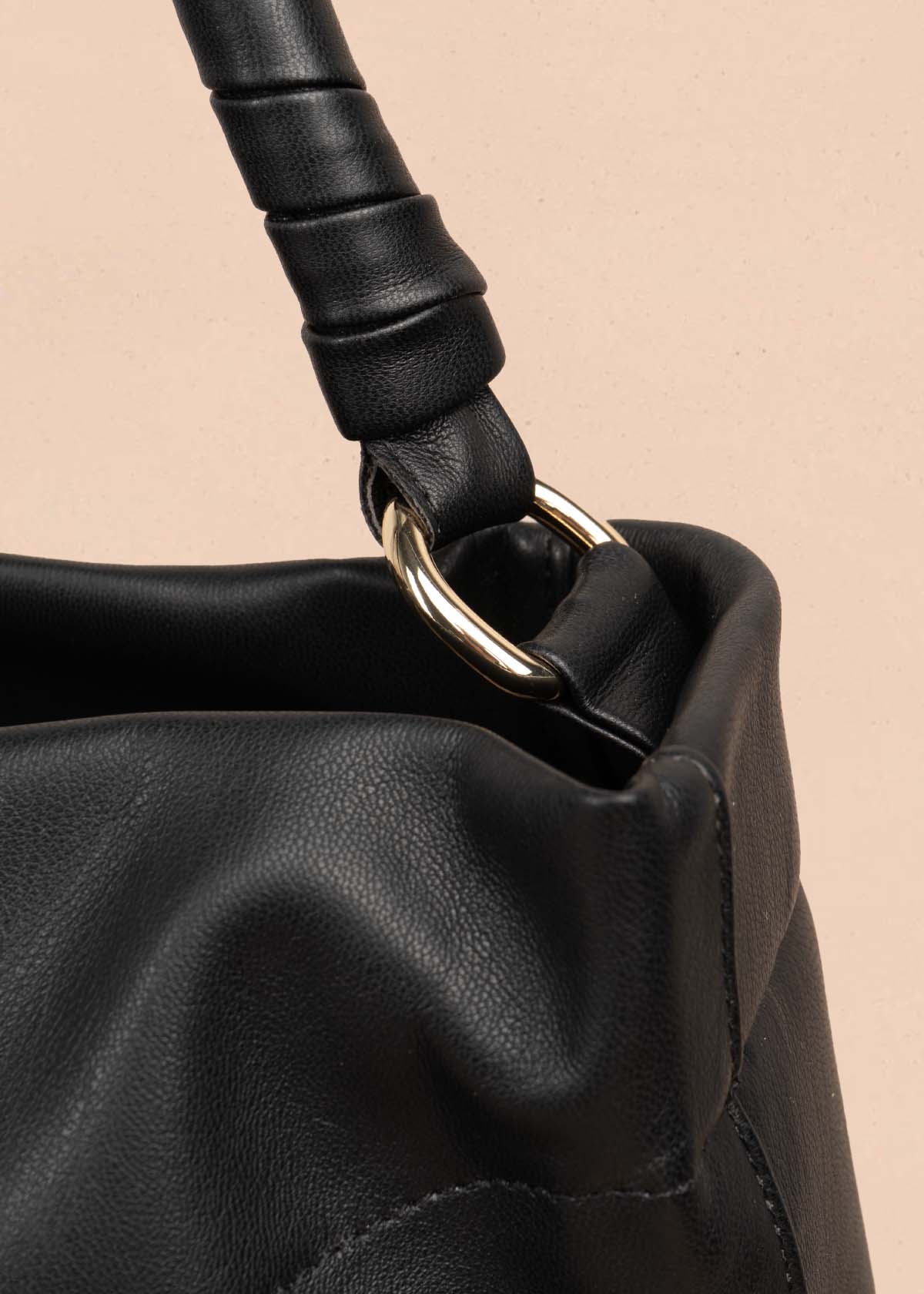 Bolso shopping color negro 105570