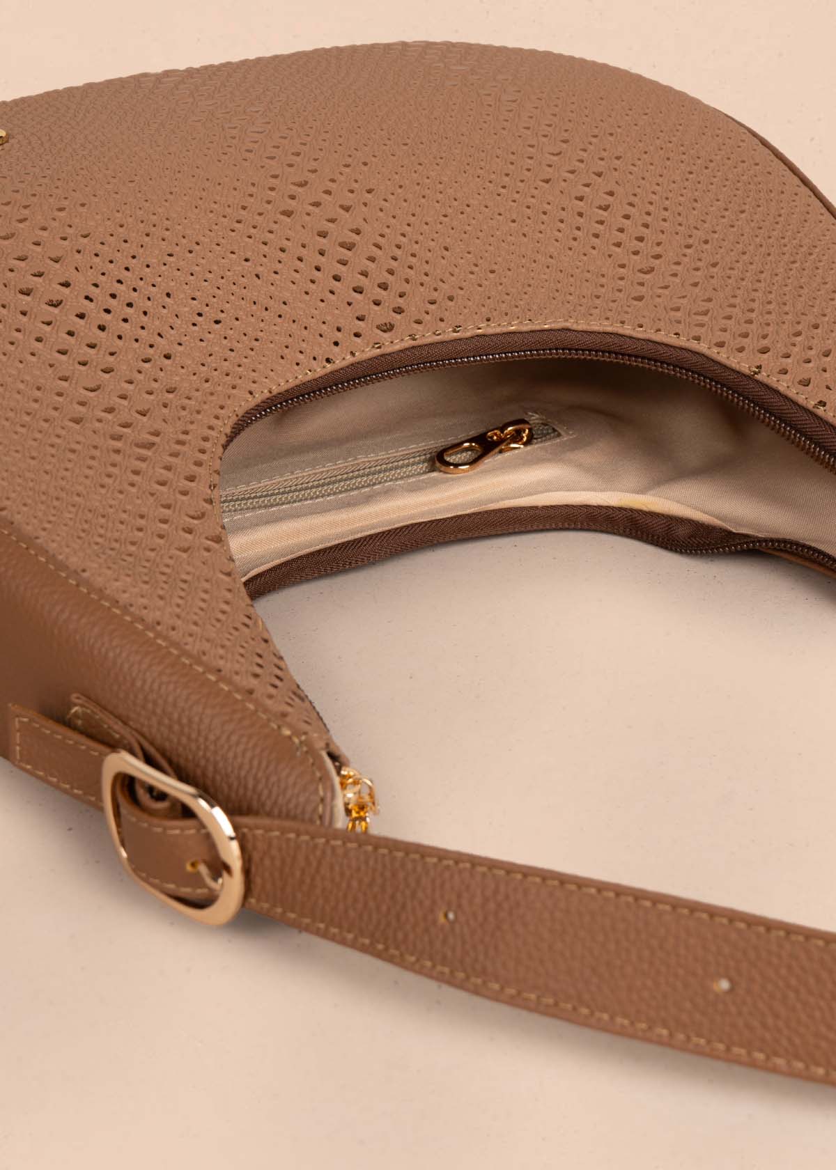 Bolso shopping en cuero color café con folia 105571