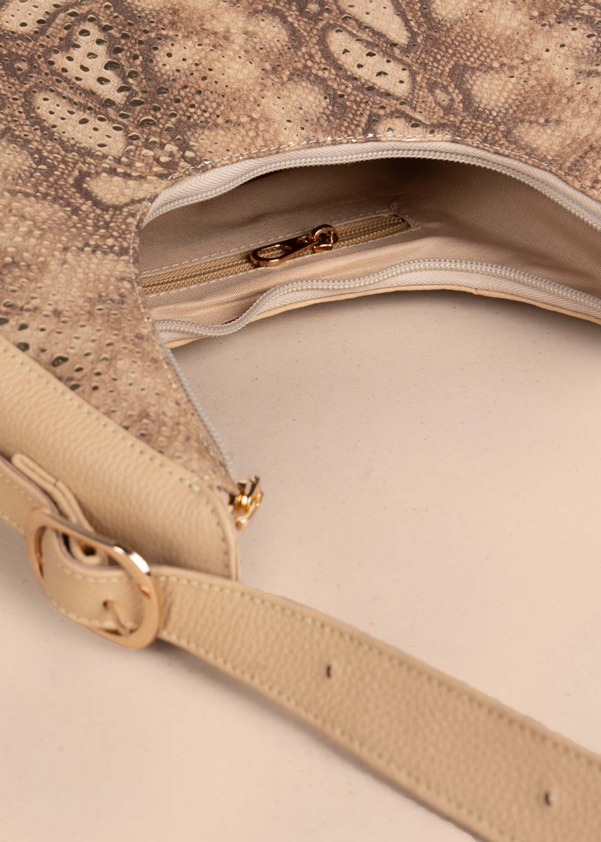 Bolso shopping en cuero color miel con folia 105571