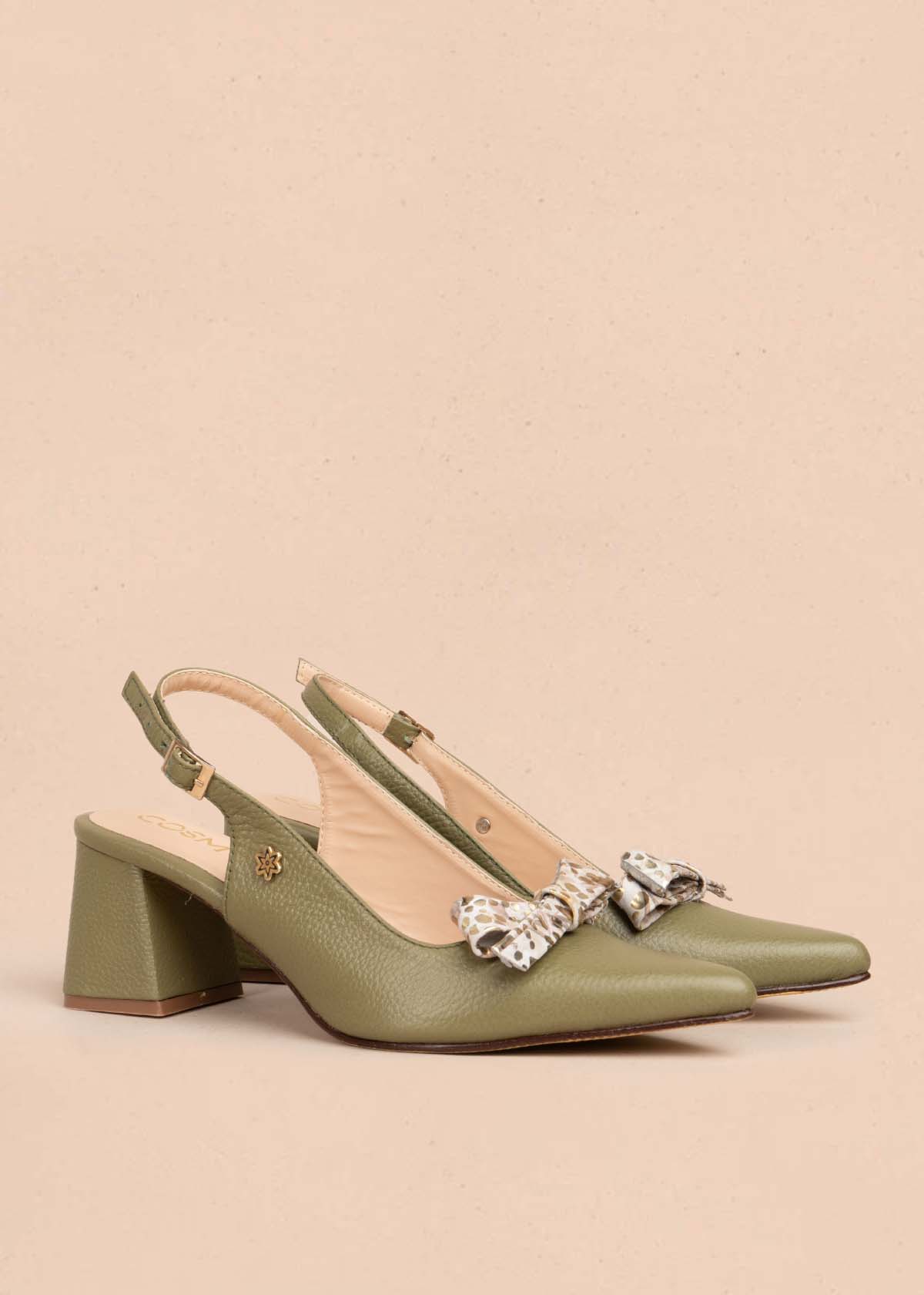 Tacones trabilla en cuero color verde con moño 105579