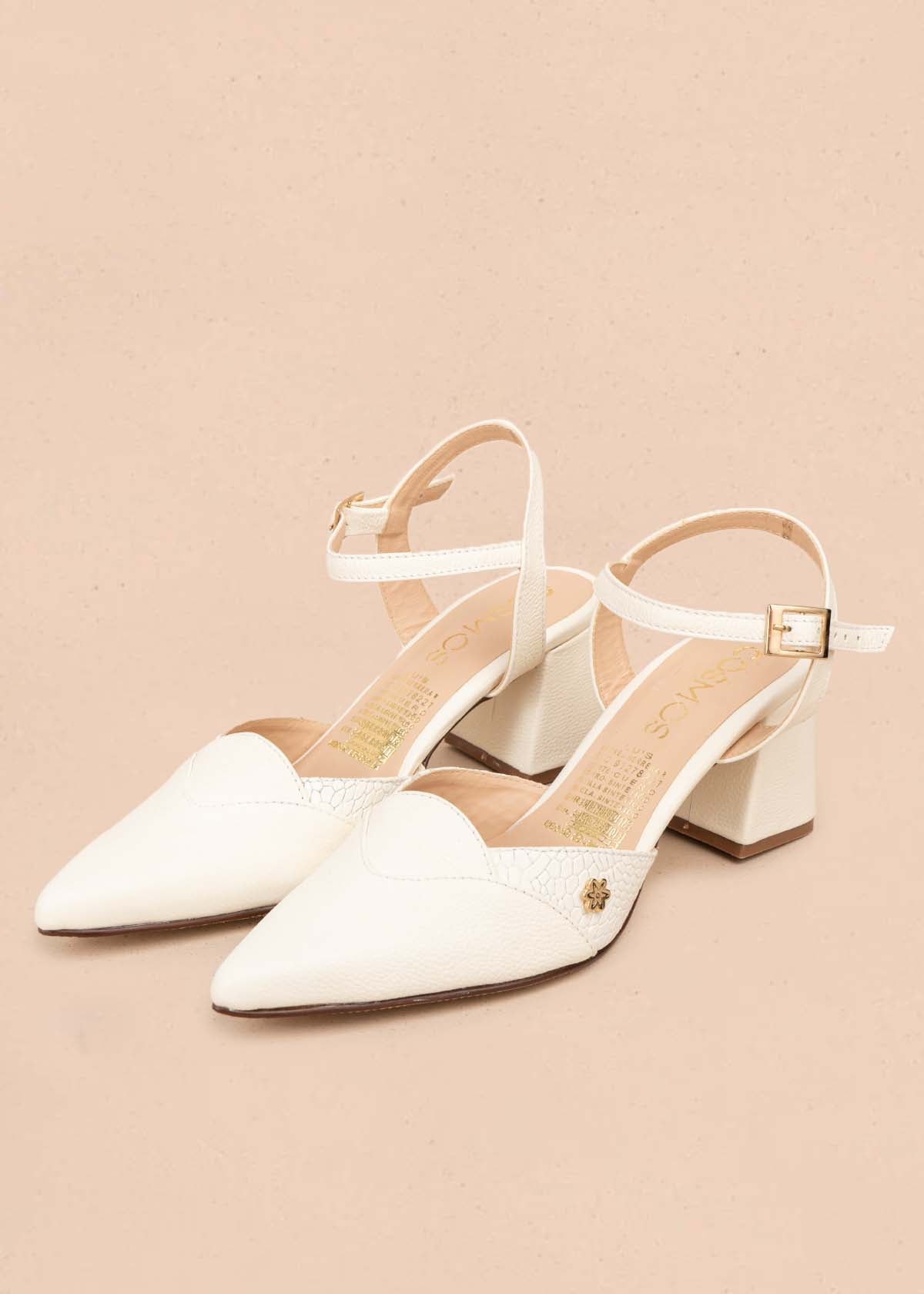 Tacones trabilla en cuero color talco con folia 105582