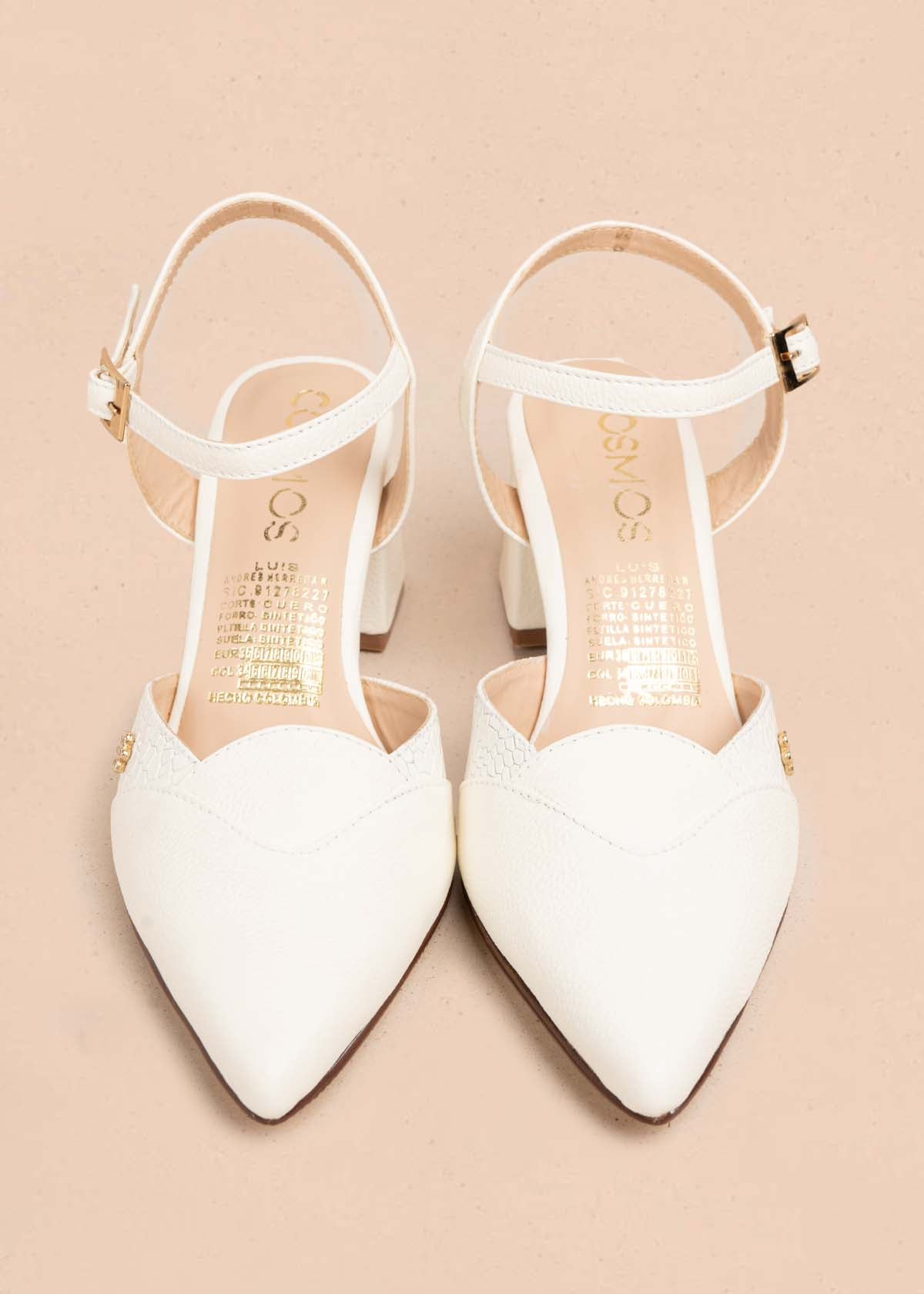 Tacones trabilla en cuero color talco con folia 105582