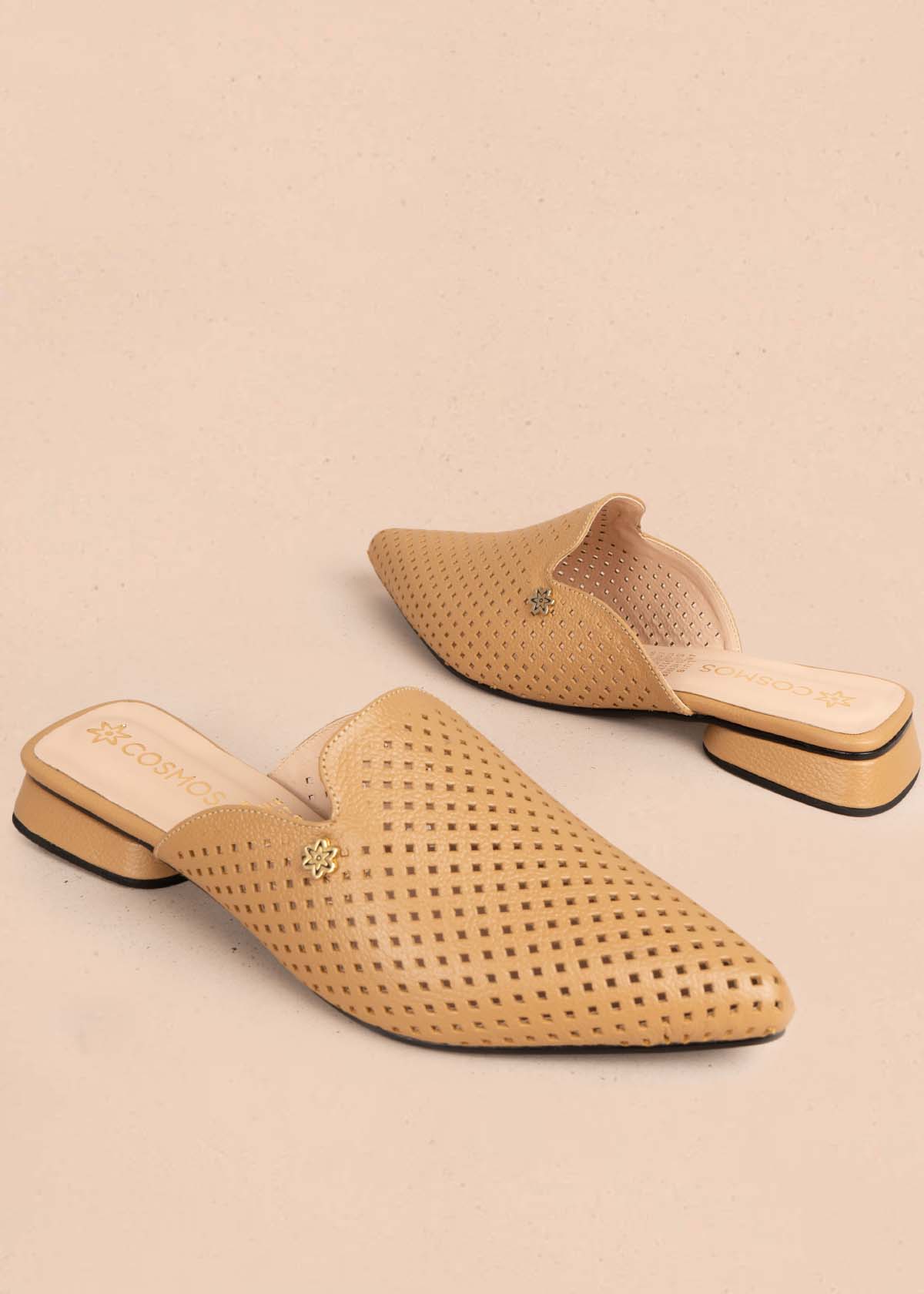 Zuecos en cuero color miel con perforaciones 105583
