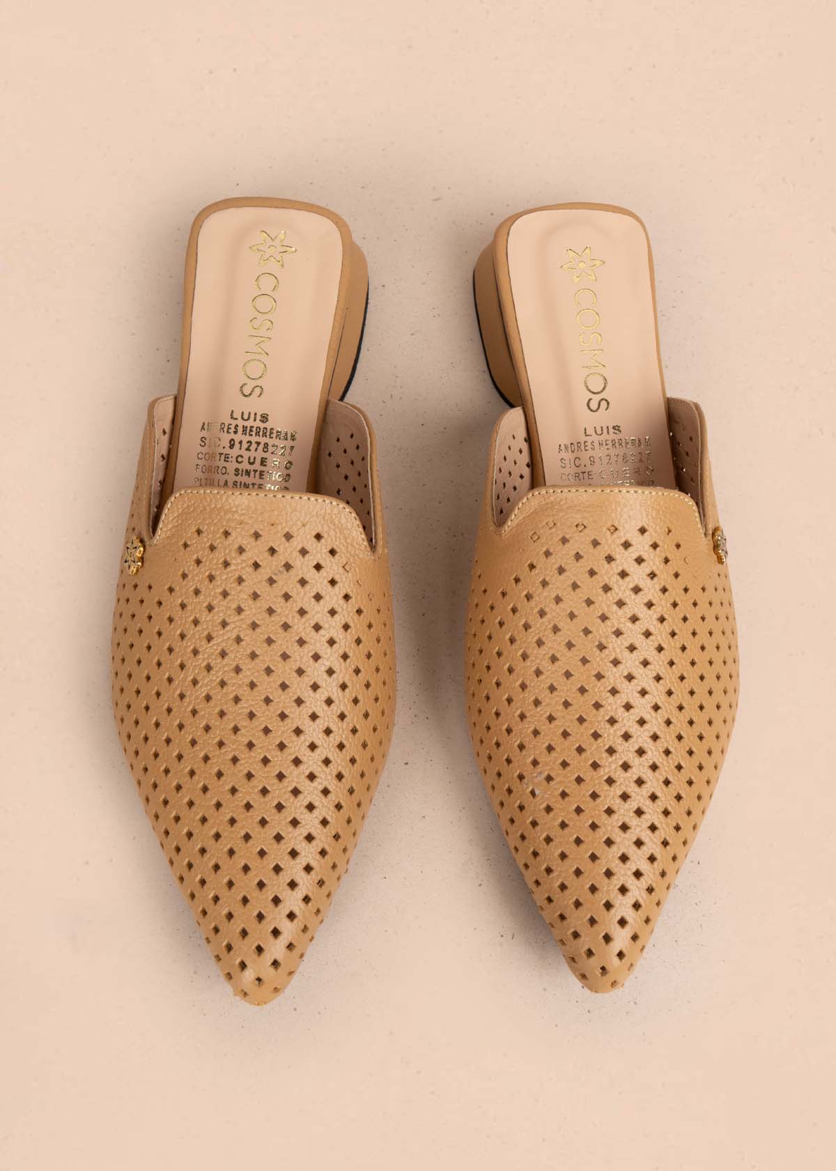 Zuecos en cuero color miel con perforaciones 105583