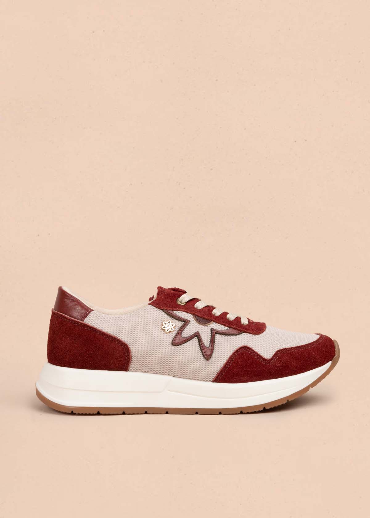 Tenis casuales en cuero color vinotinto con átomo 105589