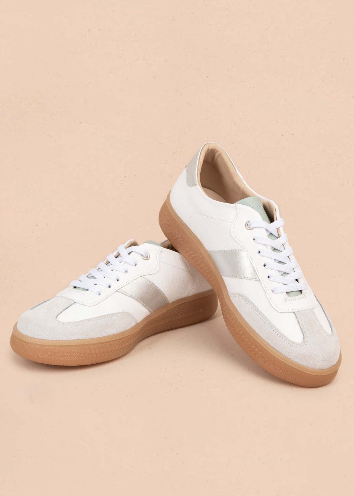 Tenis casuales en cuero color blanco 105593