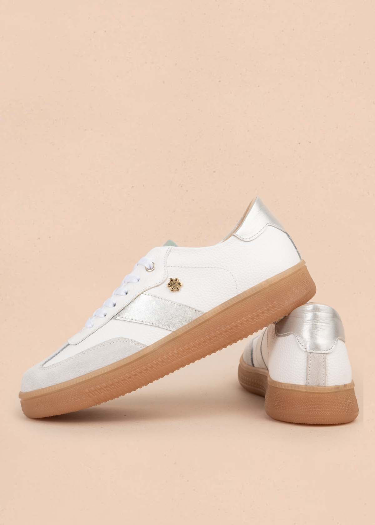 Tenis casuales en cuero color blanco 105593