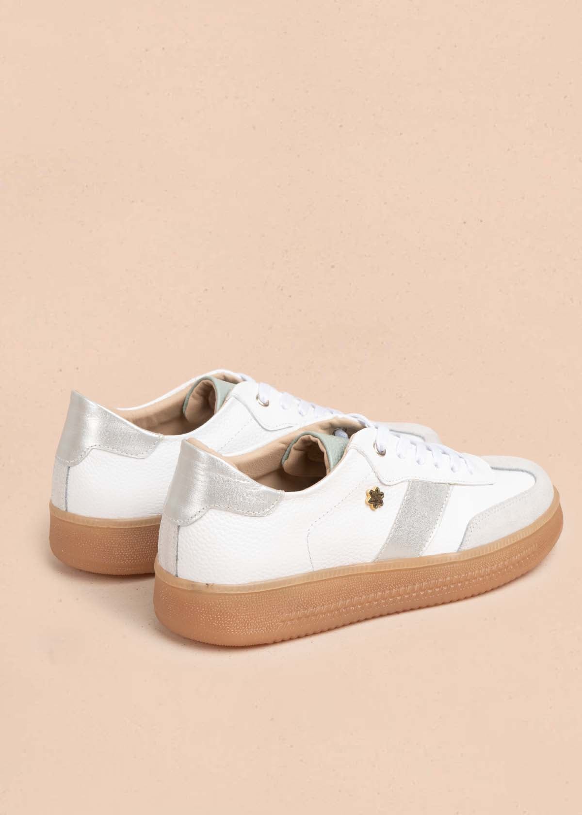 Tenis casuales en cuero color blanco 105593