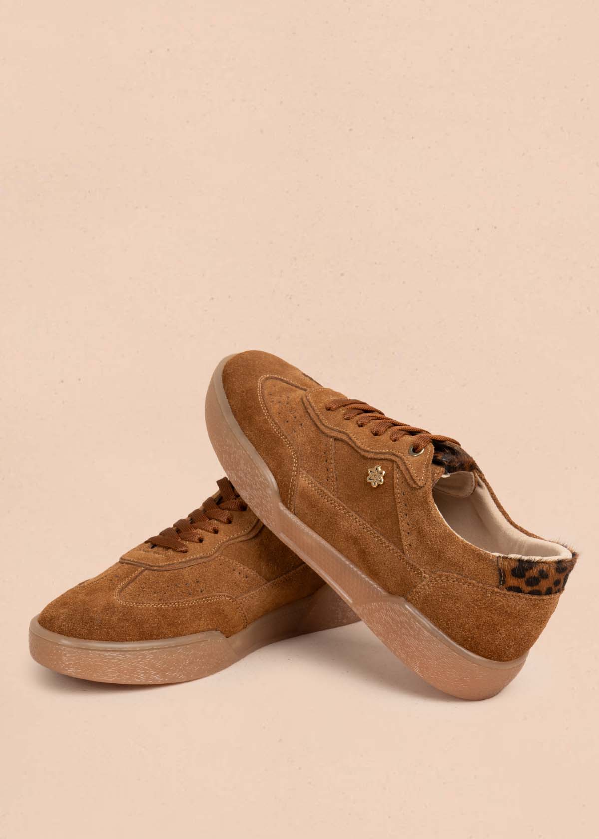 Tenis casuales en cuero color miel 105595