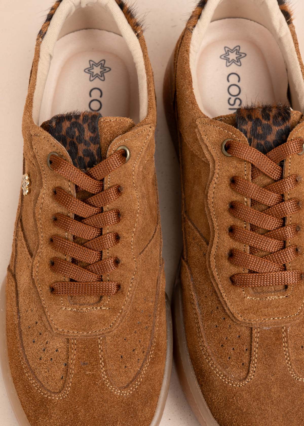 Tenis casuales en cuero color miel 105595