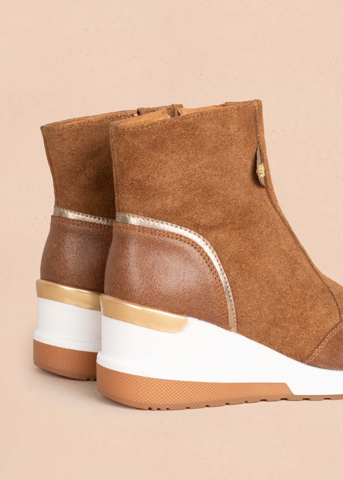 Botines en cuero color miel con cierre lateral 105597