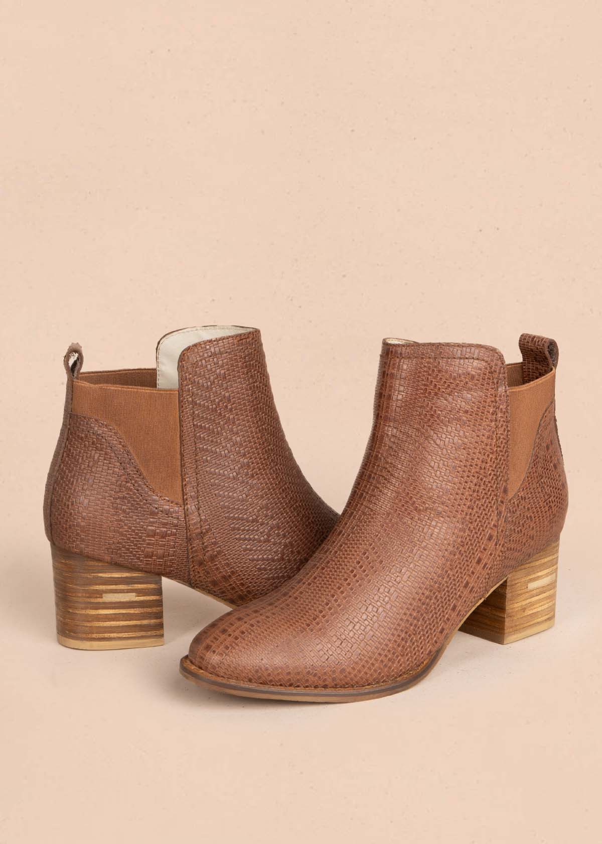 Botines en cuero color miel con resorte 105602