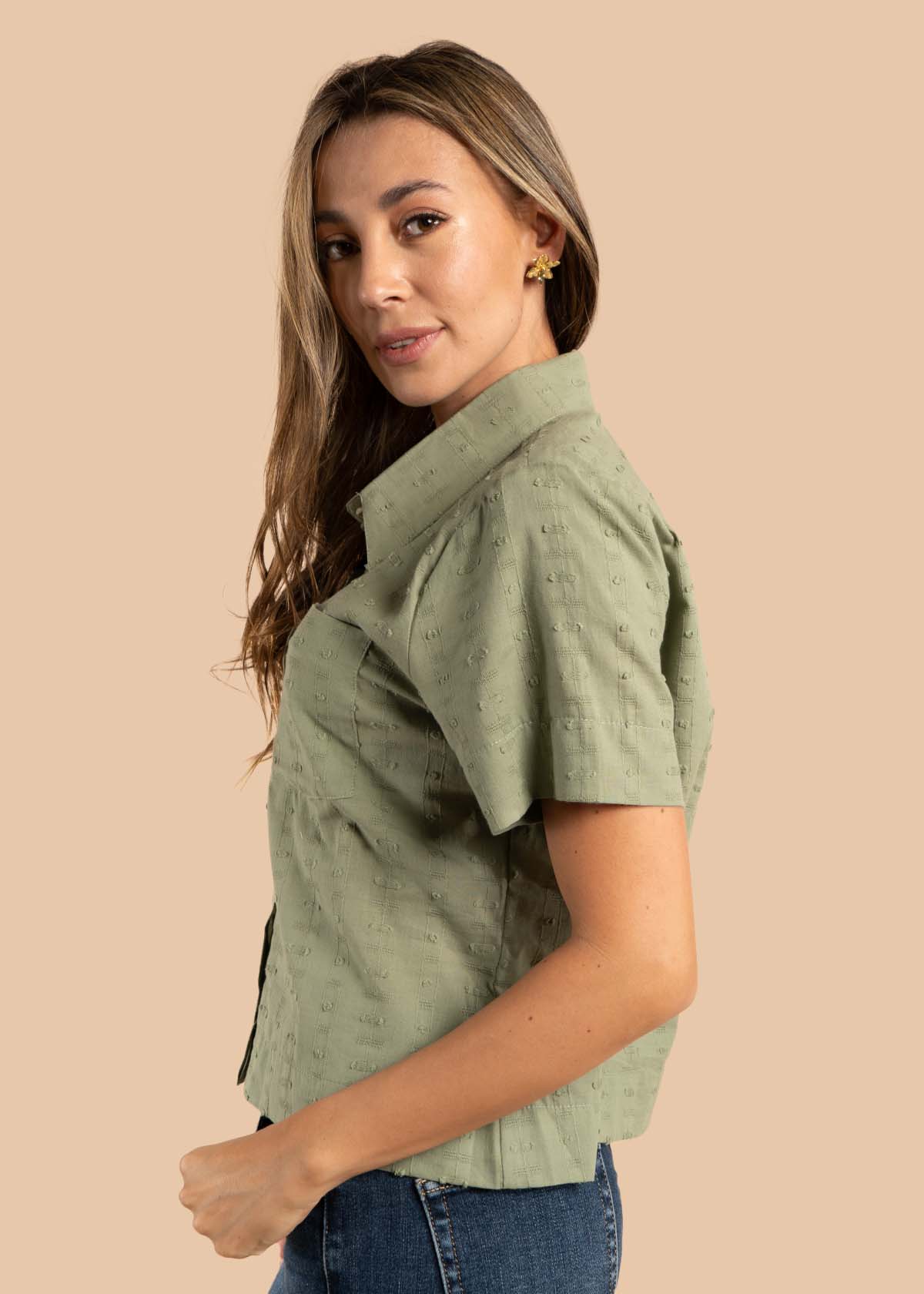 Blusa color verde con bolsillos 105606