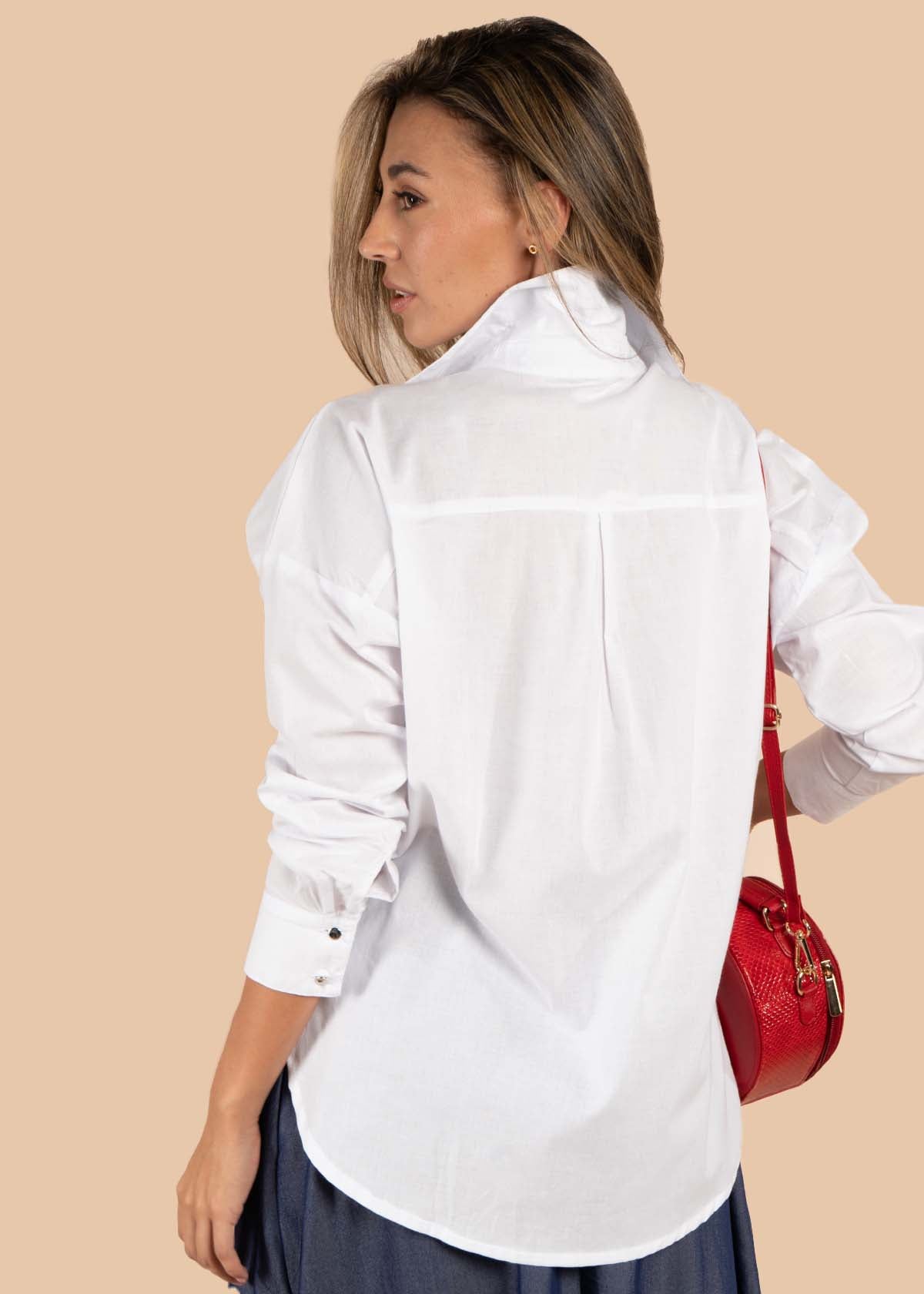 Blusa color blanco con estampado de cerezas 105610