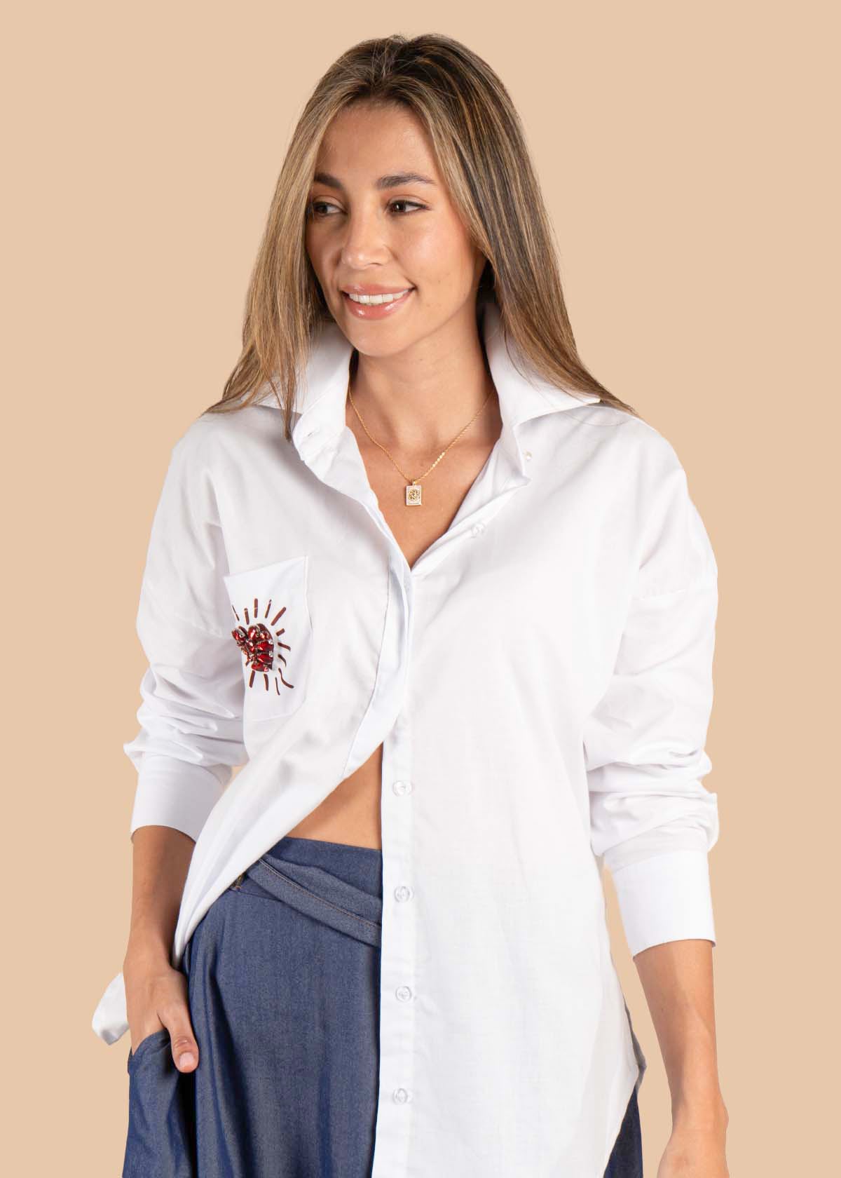Blusa color blanco con corazón en bolsillo 105612