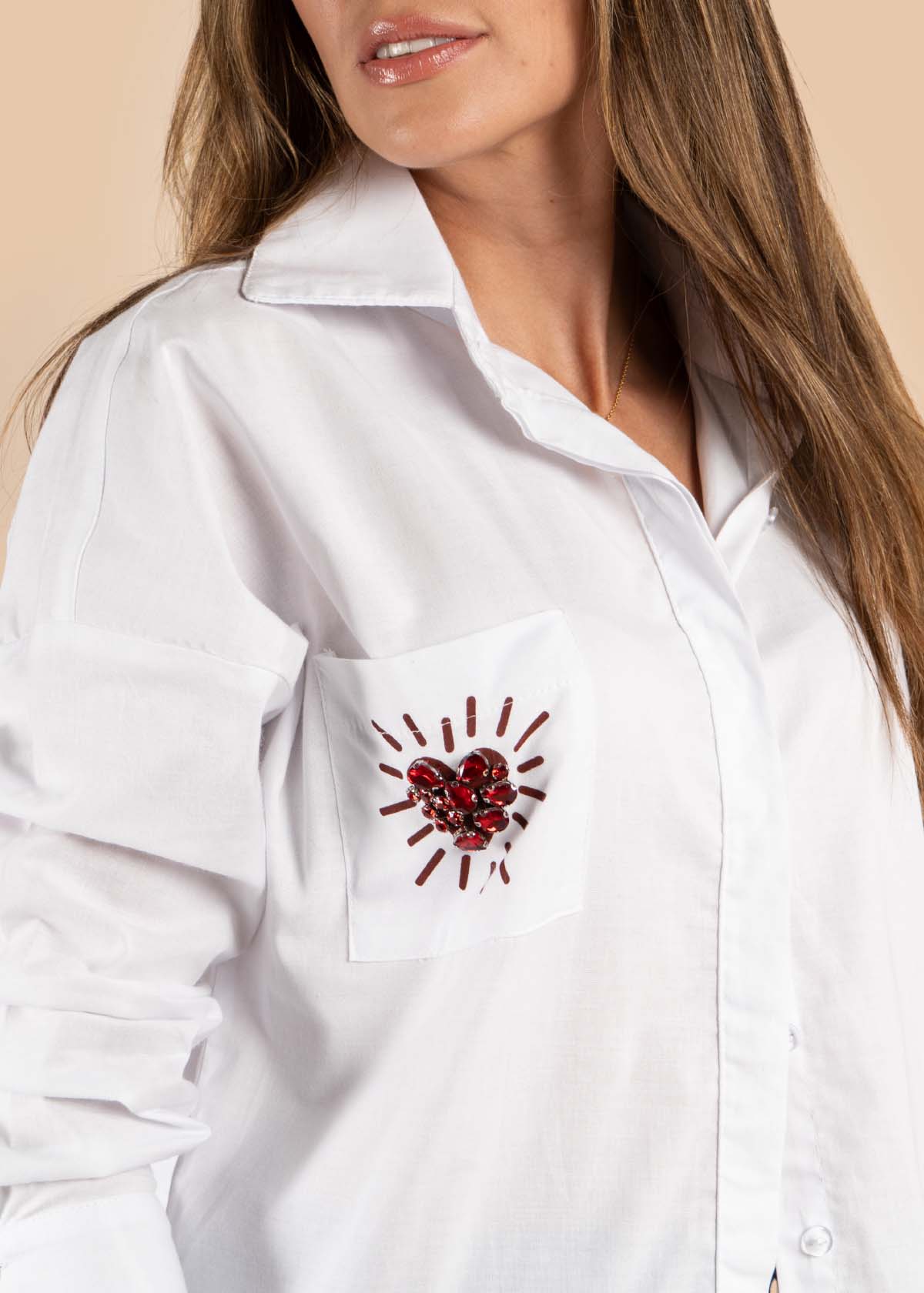 Blusa color blanco con corazón en bolsillo 105612