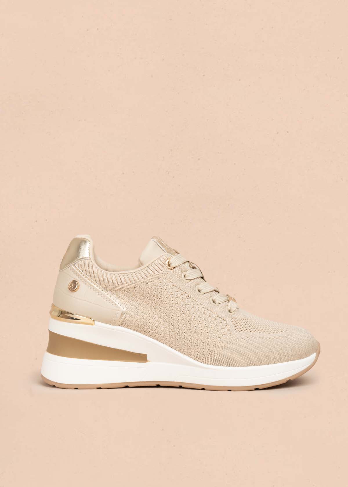 Tenis casuales color beige 105697