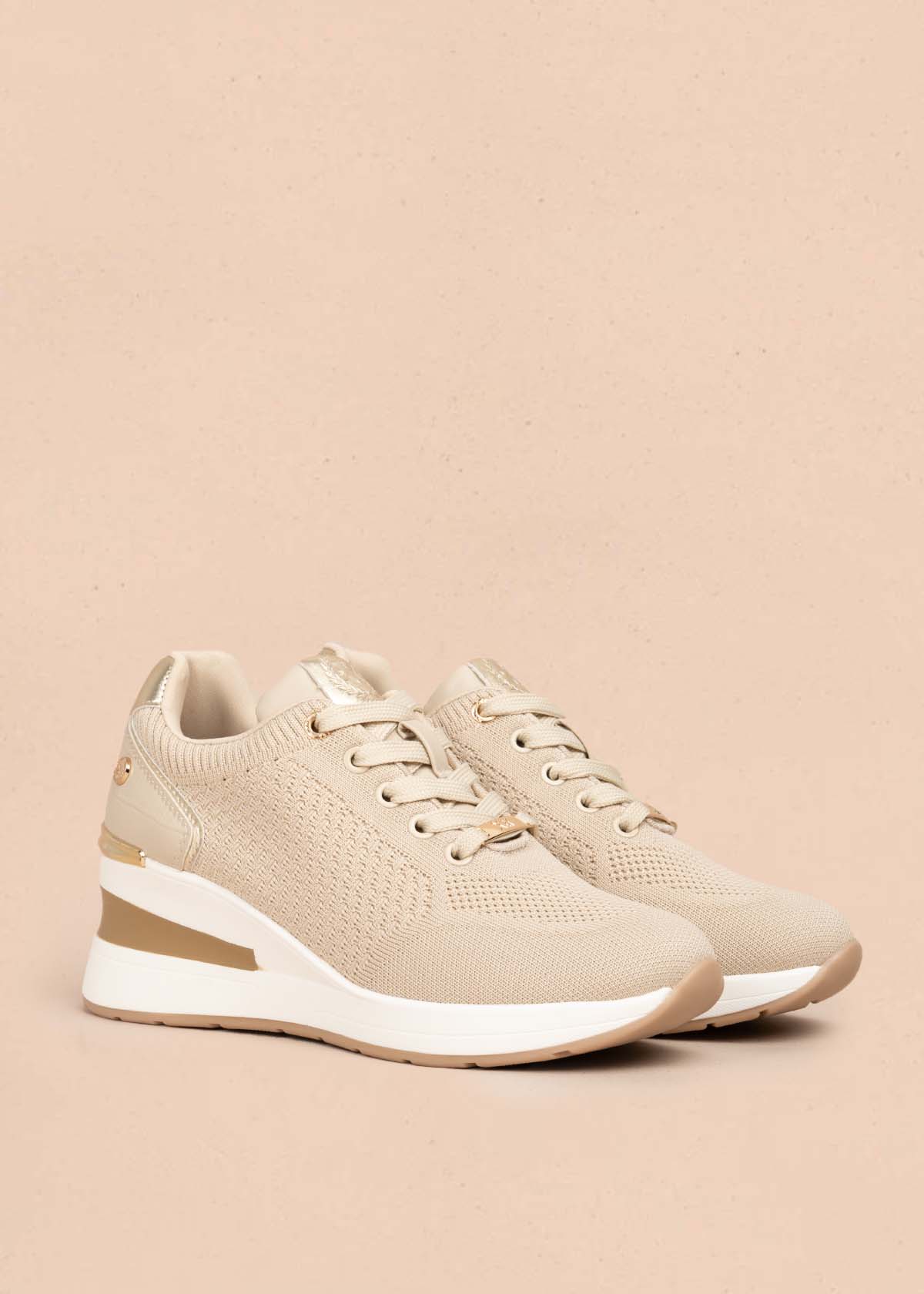 Tenis casuales color beige 105697