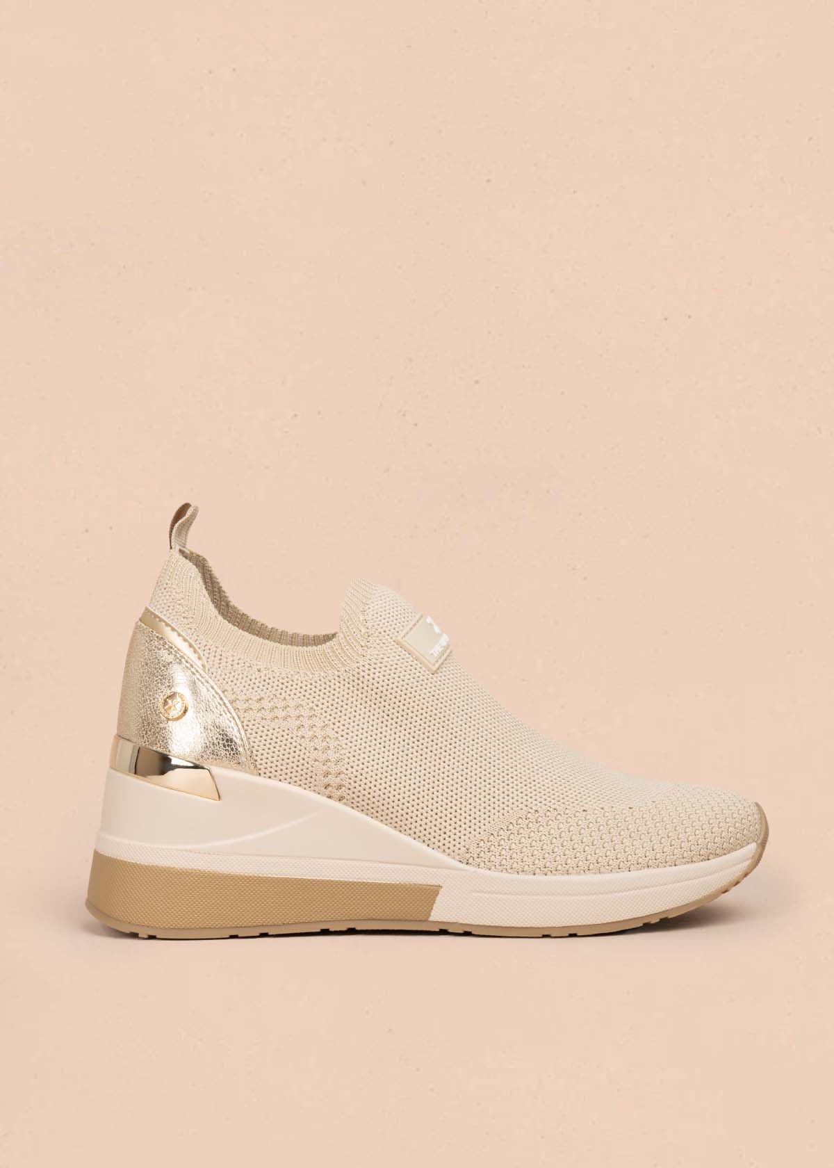 Tenis casuales color beige 105699