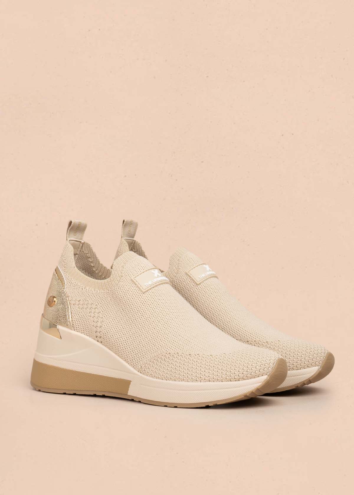 Tenis casuales color beige 105699