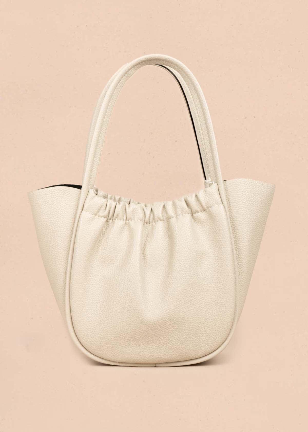 Bolso tipo cartera color beige con resorte 105702