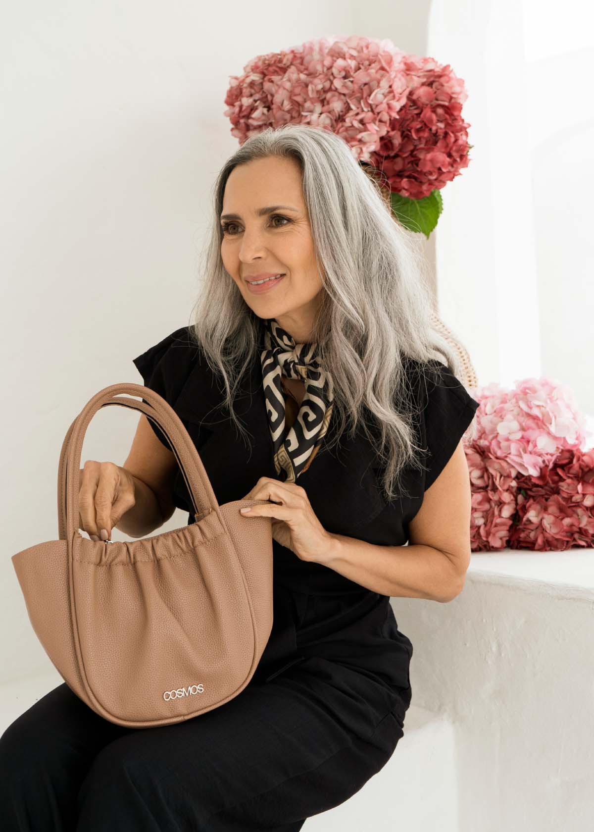 Bolso tipo cartera color caqui con resorte 105702