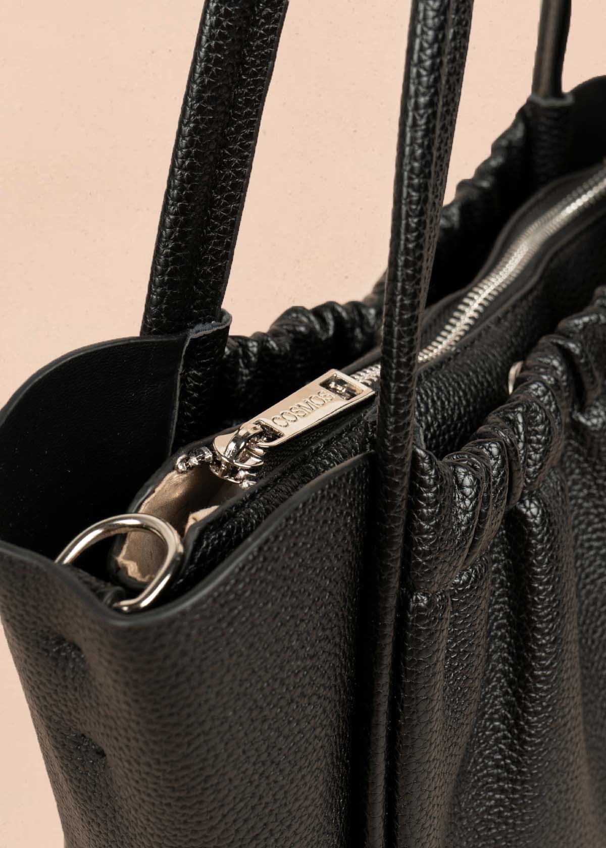 Bolso tipo cartera color negro con resorte 105702