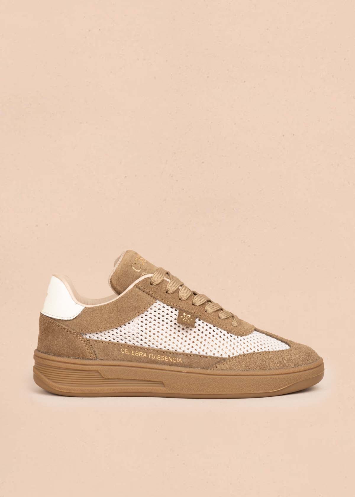 Tenis casuales en cuero color arena con malla 105712