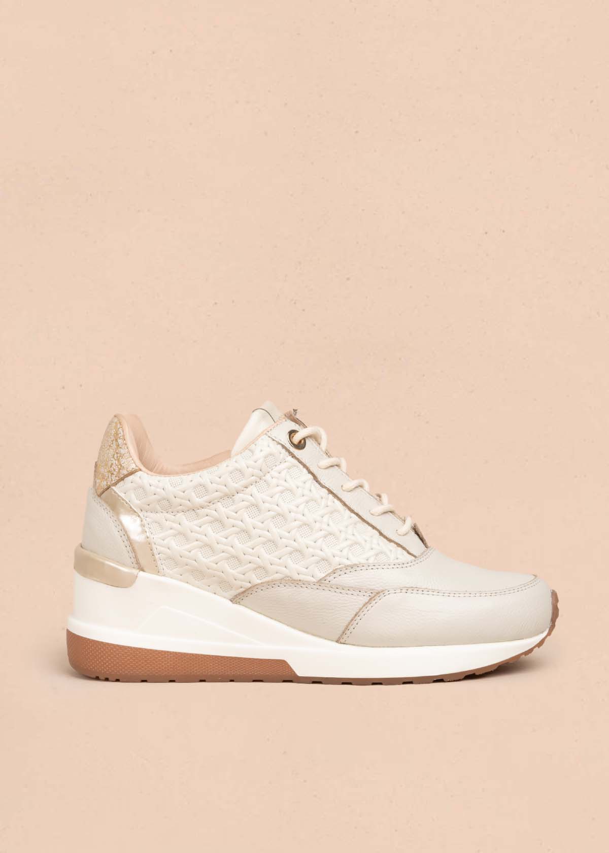 Tenis casuales en cuero color beige 105713