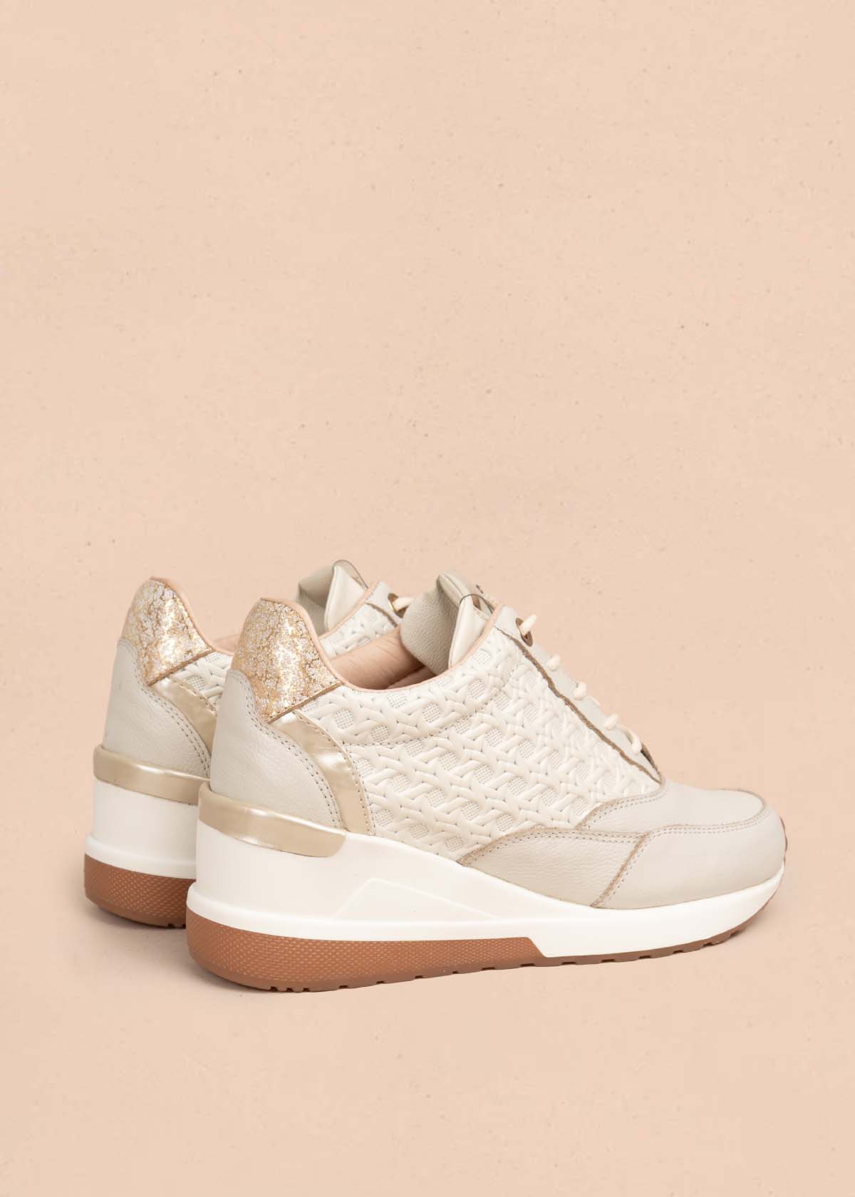 Tenis casuales en cuero color beige 105713