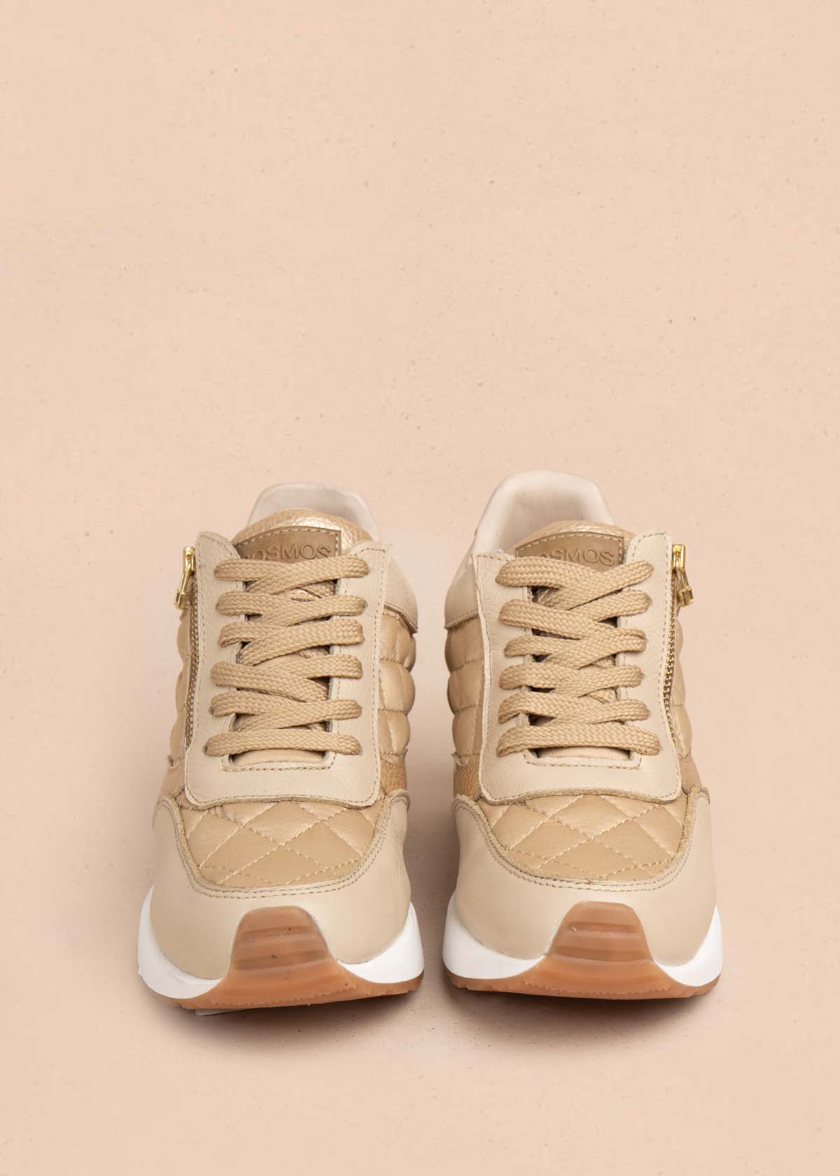 Tenis casuales en cuero color beige con cierre lateral 105716