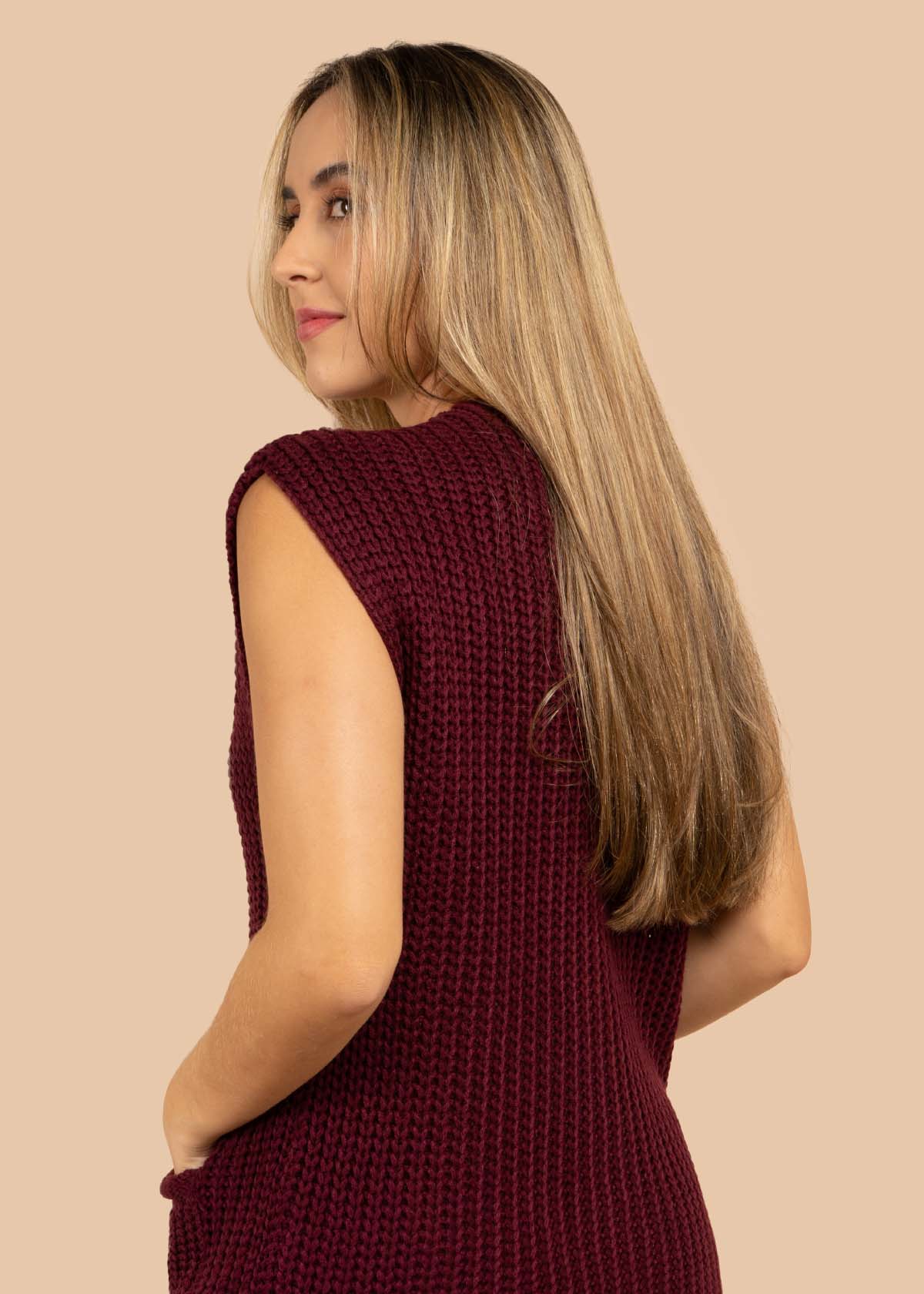 Chaleco tejido color vinotinto con botones 105720