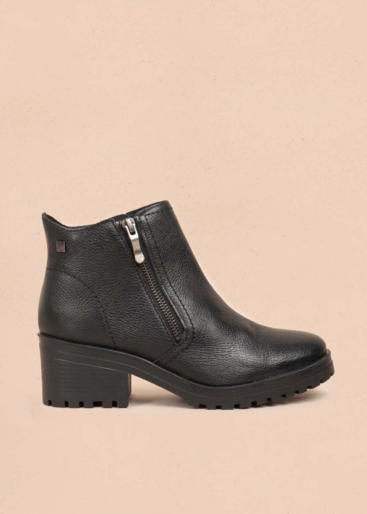 Botines en cuero color negro con cierre lateral 105722