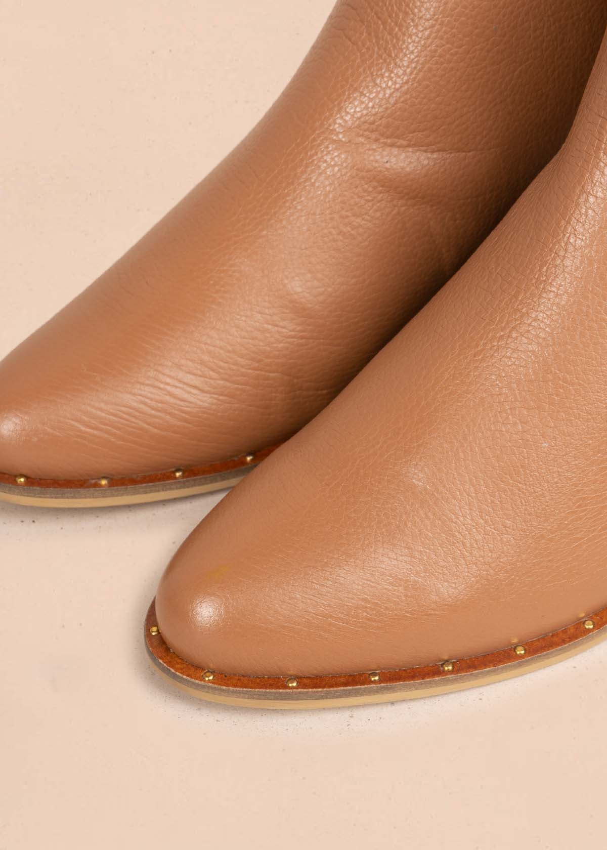 Botines en cuero color miel con animal print 105726