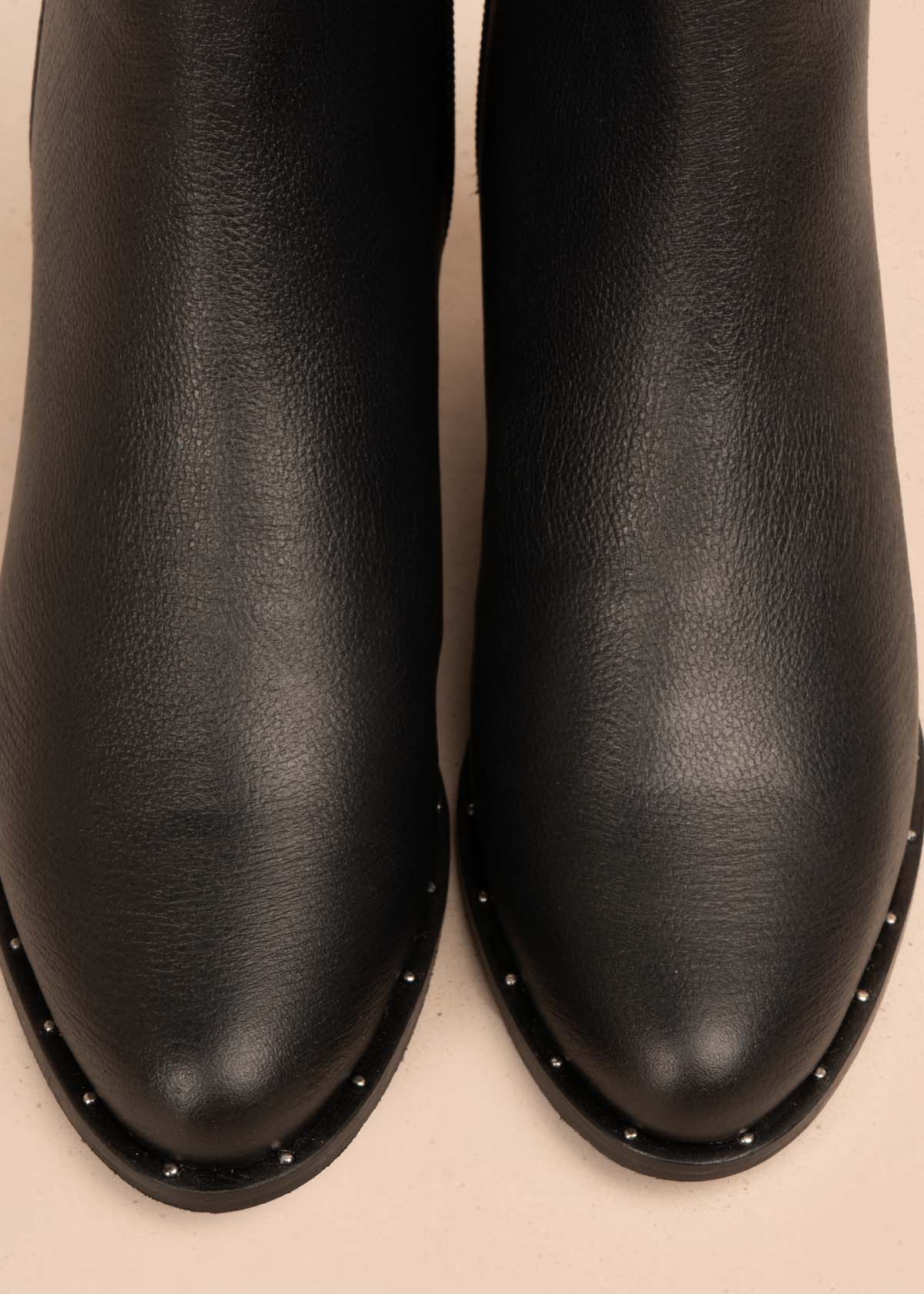 Botines en cuero color negro con animal print 105726