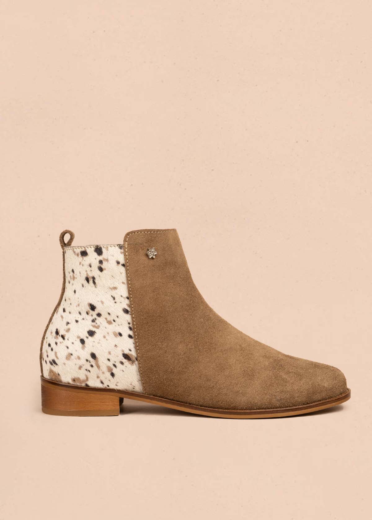 Botines en cuero color arena con animal print 105727