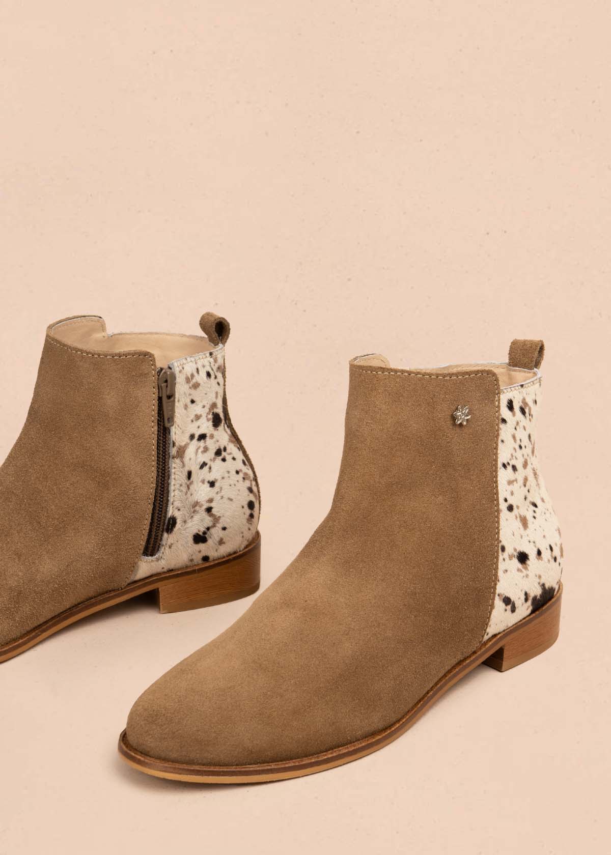 Botines en cuero color arena con animal print 105727