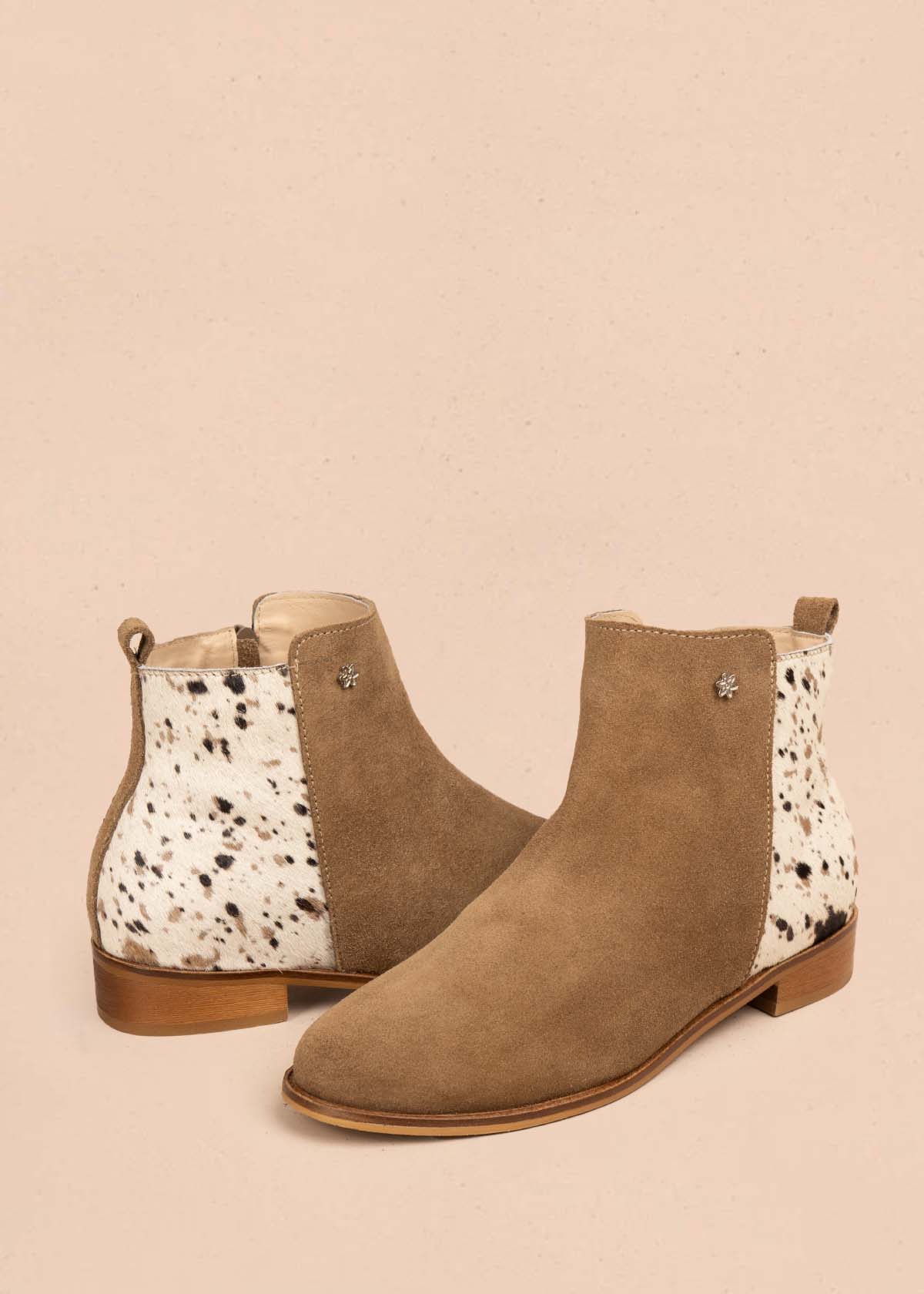 Botines en cuero color arena con animal print 105727