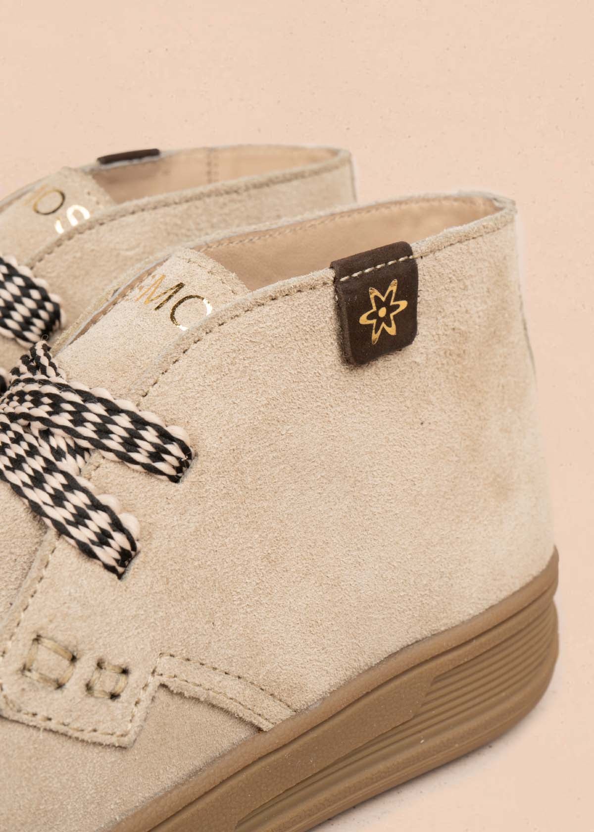 Botines en cuero color arena con cordones 105728