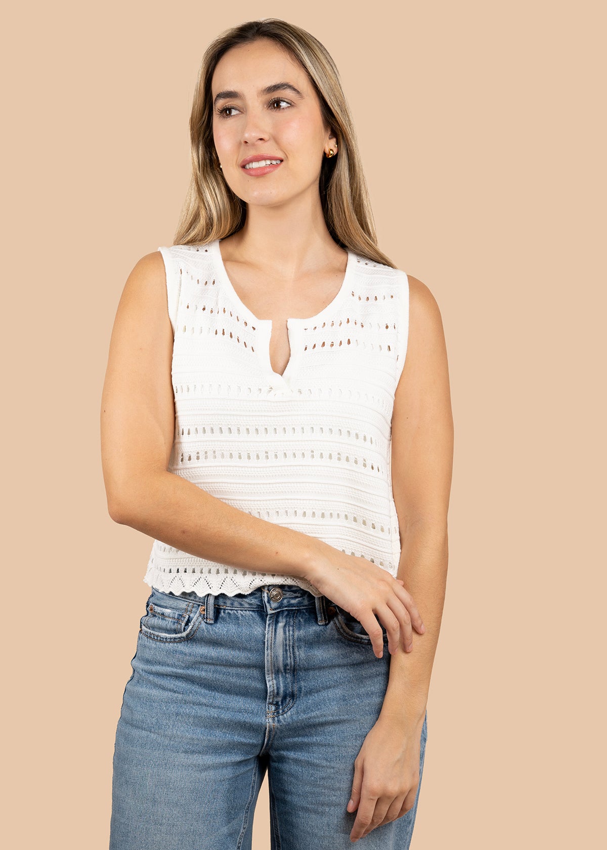 Blusa en tejido color marfil con diseño calado 105740