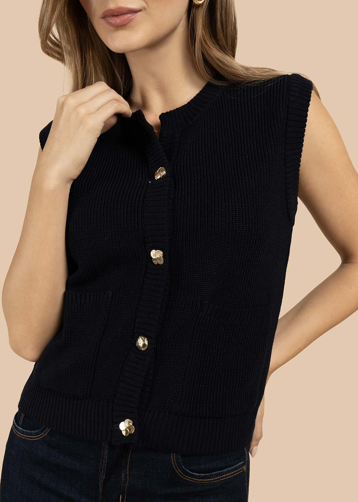 Chaleco color azul con botones dorados frontales 105746