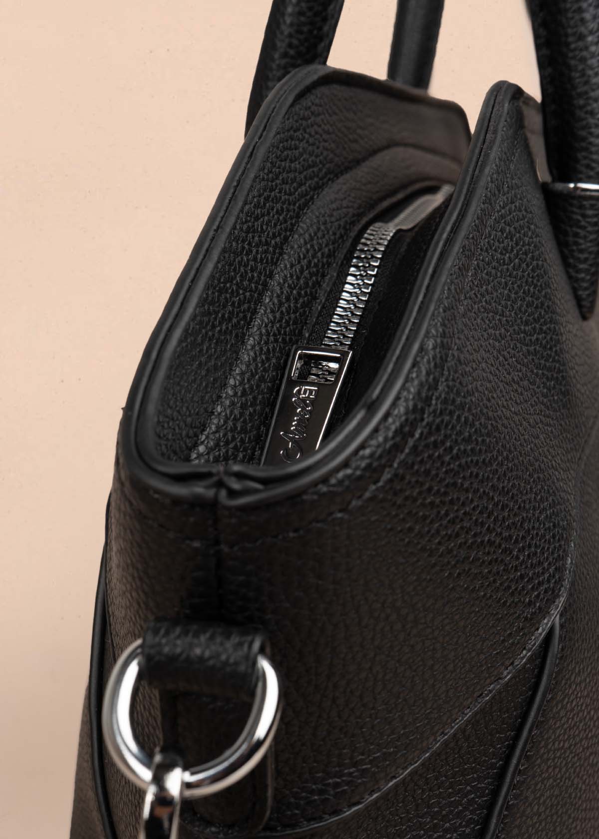 Bolso tipo cartera color negro 105750