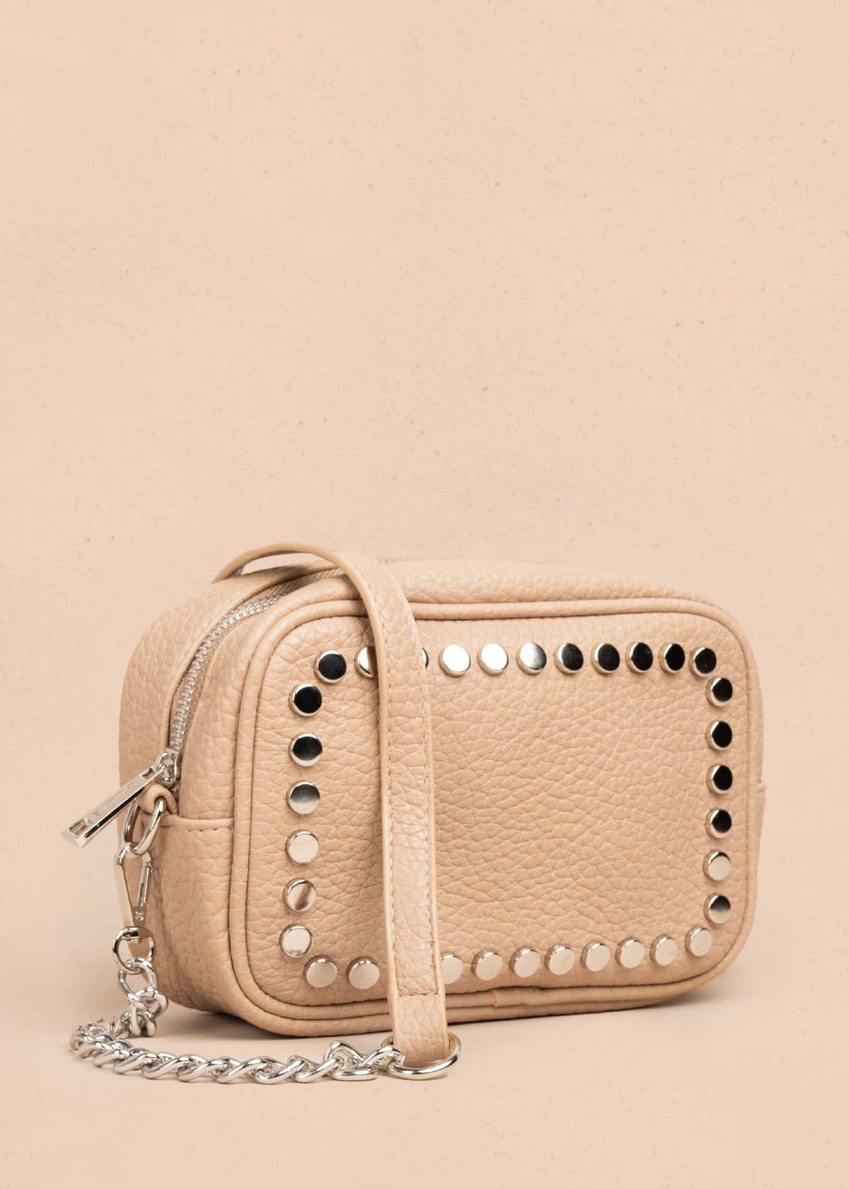 Bolso manos libres color camel con taches 105753