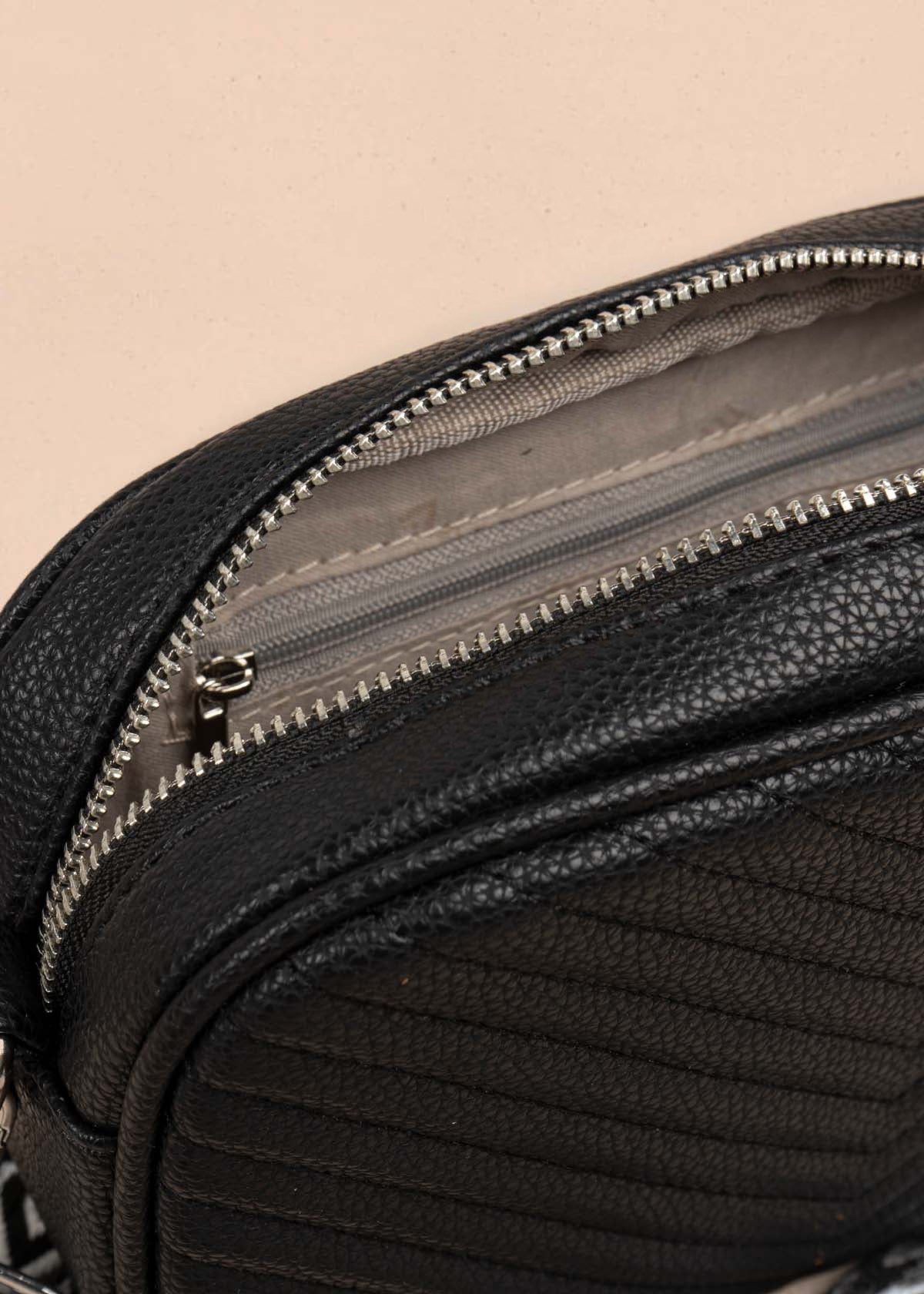 Bolso manos libres color negro 105754