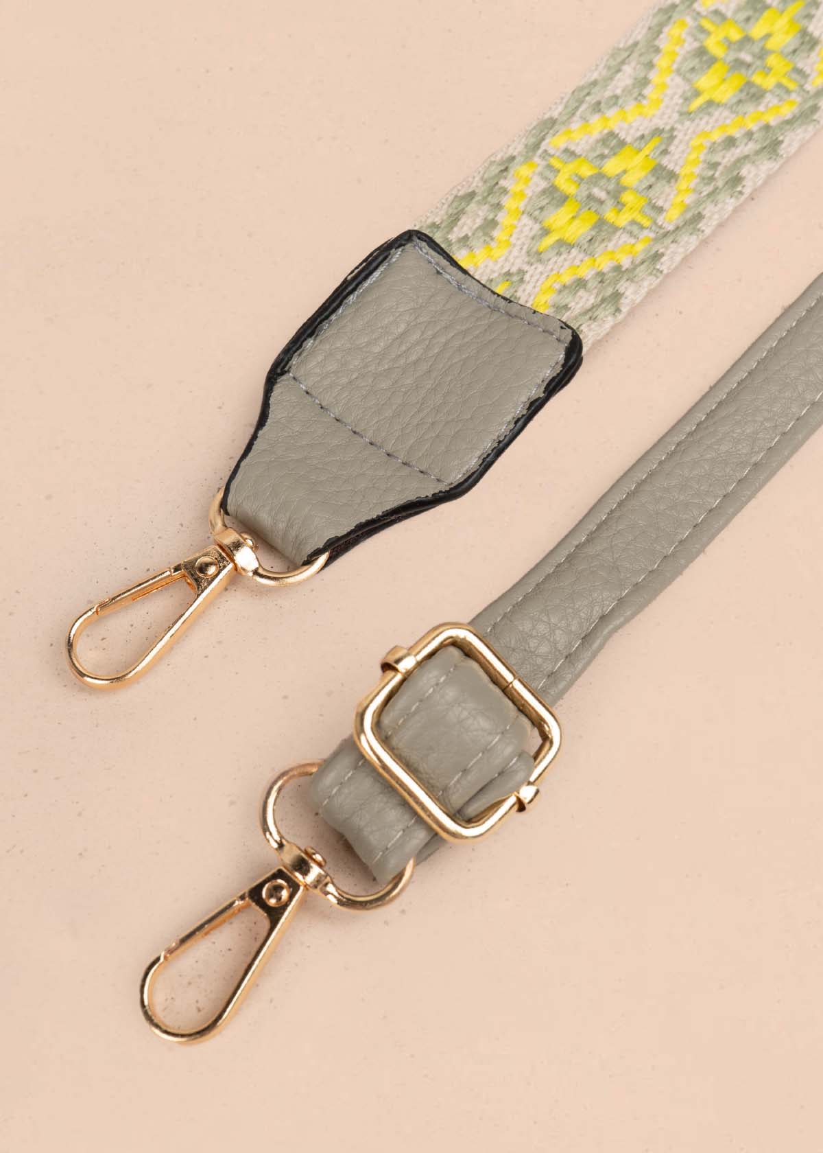 Bolso manos libres color gris con bolsillo frontal 105755