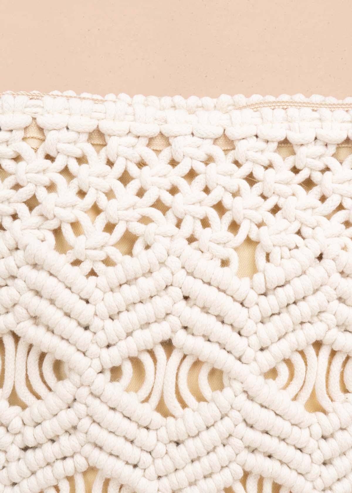 Bolso manos libres tejido color beige con borla 105761